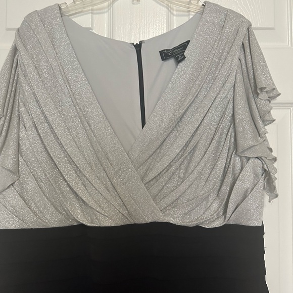 DRESS BARN plus size 20 holiday/wedding.Silver threaded top/black pleated bottom - Picture 2 of 6